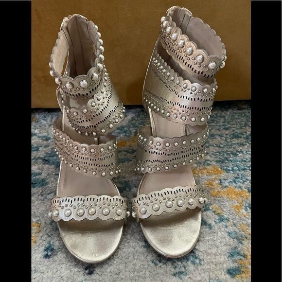Pour La Victoire Gold & Pearl Ankle Strap Heels Zippers 8.5 - Picture 2 of 9